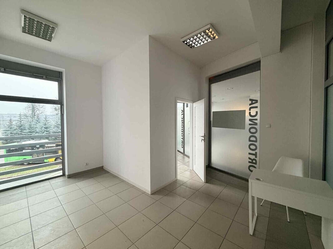 Elbląg 🏢 Wynajmę lokal użytkowy 46 m² – idealny na gabinet, biuro lub usługi! Świetna