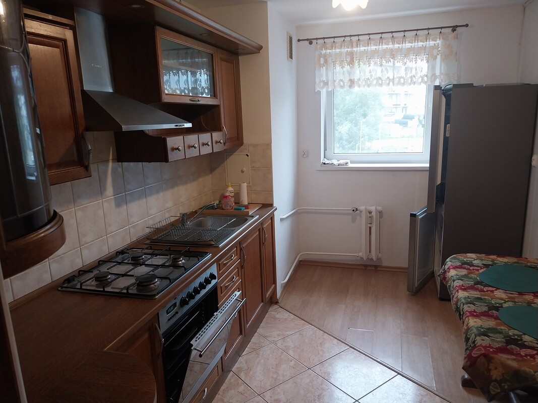 Elbląg Do wynajęcia duża kawalerka 42 m&sup2;, z przestronnym balkonem i piwnicą. Mieszkanie znajduję się na II