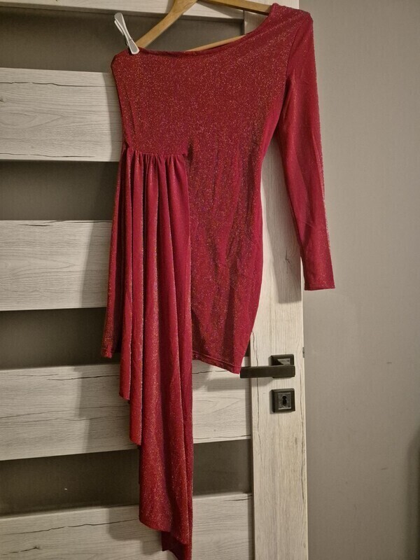 Elbląg Nowa mieniąca elastyczna czerwona sukienka - rozm.36.
Polecam!