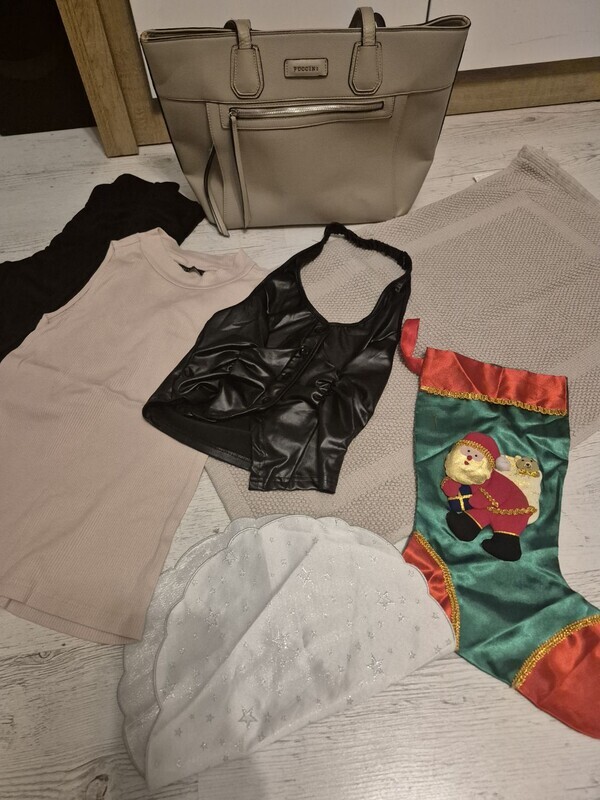 Elbląg Paczka damska - do oddania. 
Ubrania rozm. S plus kilka par obuwia rozmiar 39.
Nie wszystko na zdjęciu - jest