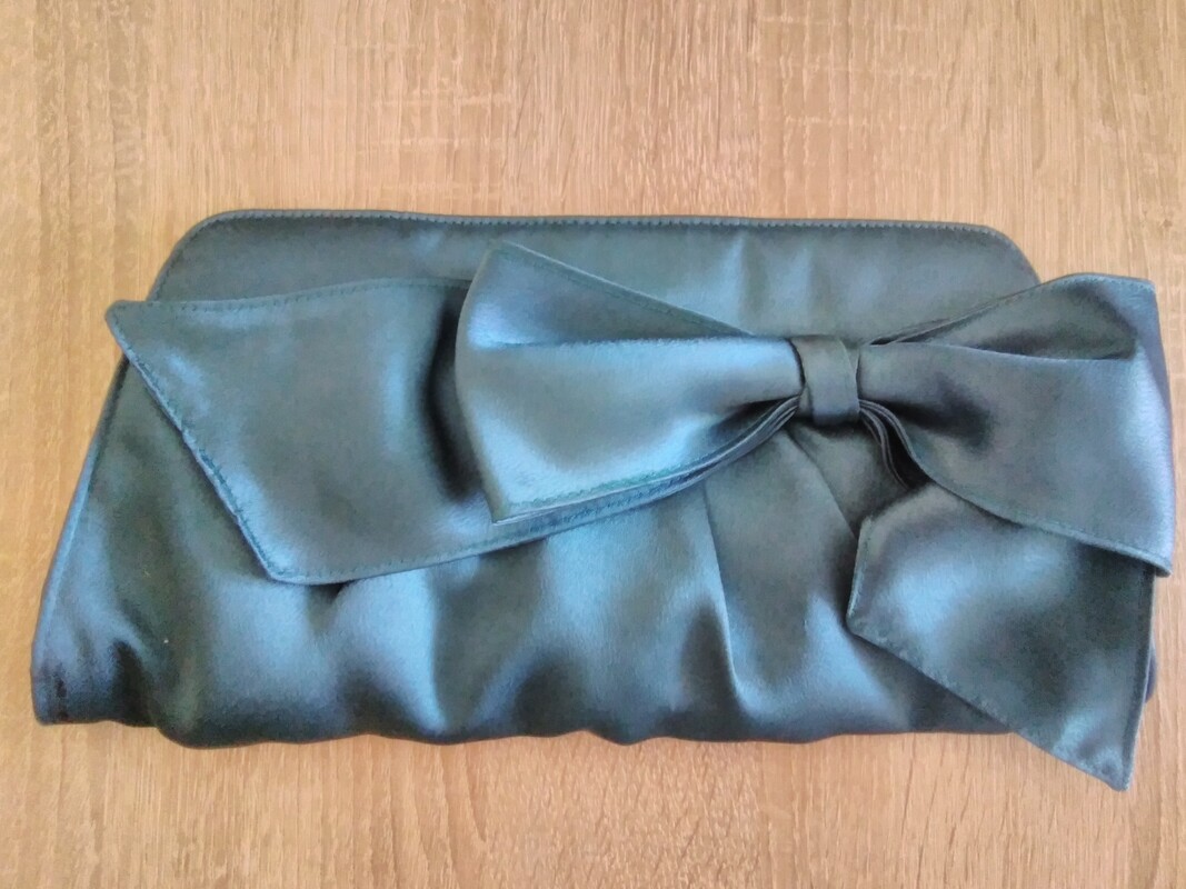 Elbląg Sprzedam 2 torebki używane w cenie 20 złotych za jedną torebkę.