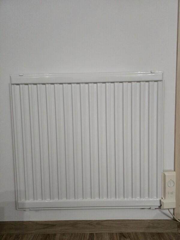 Elbląg Sprzedam&nbsp; Grzejniki Olejowe - płaskie z uchwytami na ścianę lub podstawki podłogowe.1 sztuka 1500W z