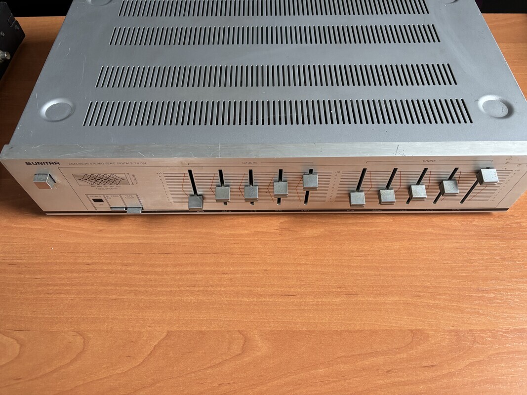 Elbląg Wyprzedaż :
Kino domowe Philips HTR 5000 - 80 zł 
Kino domowe Daewoo HC-4180X -80 zł 
Korektor graficzny Unitra