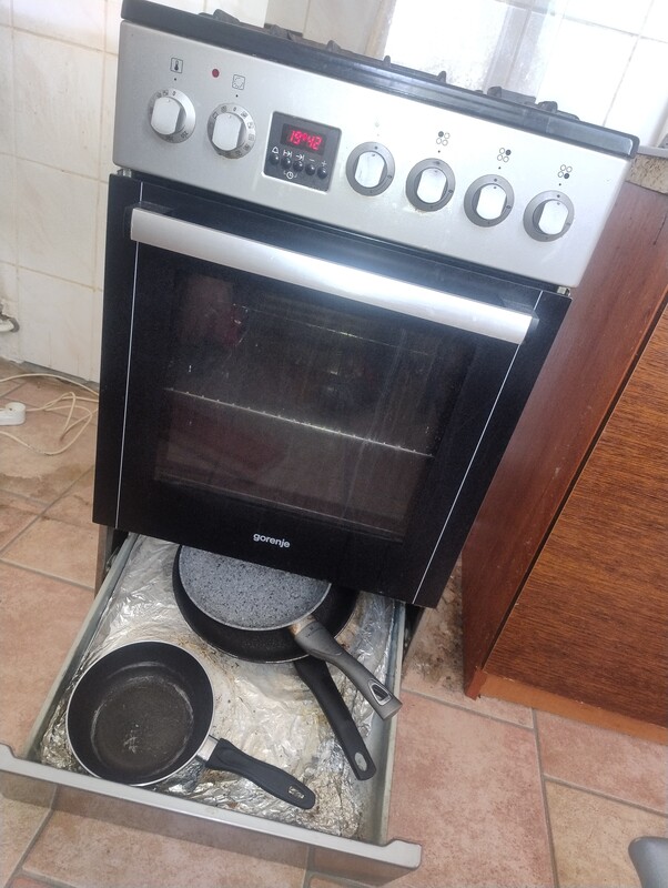 Elbląg Kuchenka gazowa z piekarnikiem elektrycznym w pełni sprawne