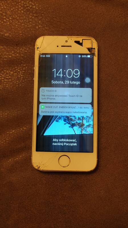 Elbląg Na sprzedaż iPhone 5S A1457 w kolorze białym. Telefon jest uszkodzony. 
Na ekranie widoczne są pęknięcia,