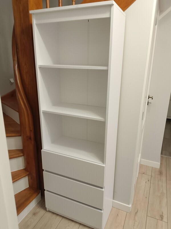 Elbląg Oddam za darmo biały regał. .. 
Wymiary 180x60x33