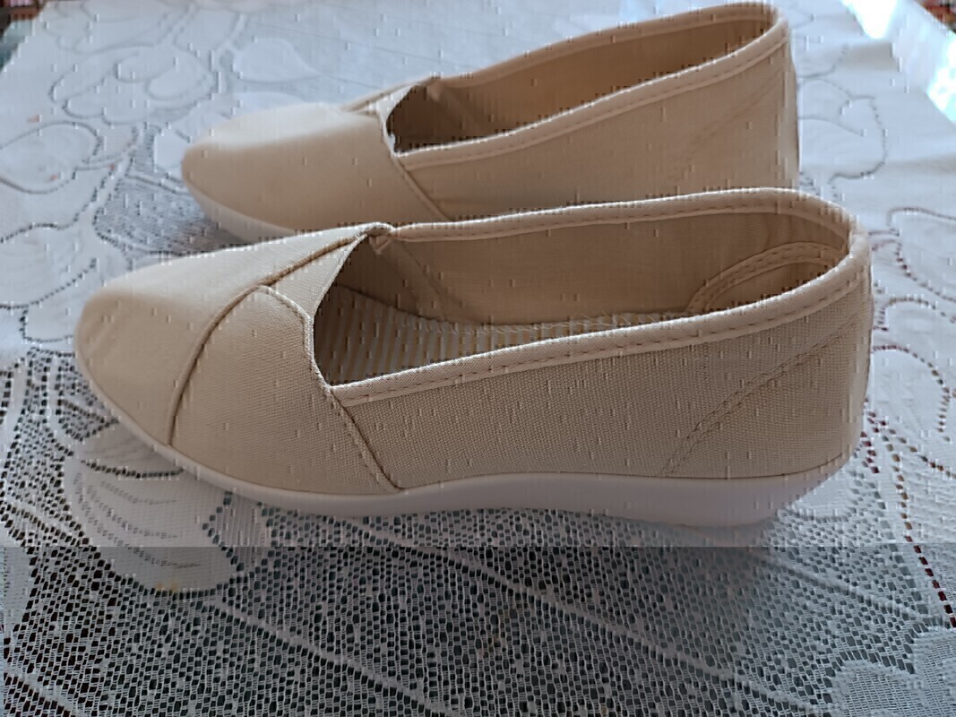 Elbląg Sprzedam nowe płócienne buty damskie, wygodne w rozmiarze 38.Buty warte zakupu.