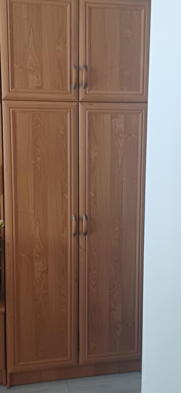 Elbląg 0ddam na razie samą szafę w pózniejszym terminie pozostały kpl. do szafy(4 czesci )zniesienie i dowóz we