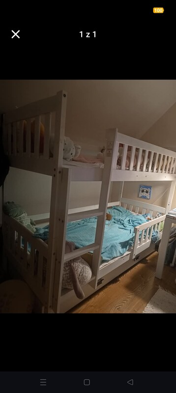 Elbląg Sprzedam łóżko piętrowe. Ma wysuwaną szufladę, więc trzy miejsca do spania. Z materacami o wymiarach 80x180 cm.