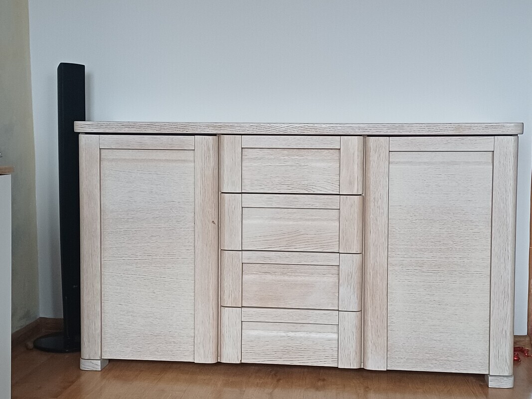 Elbląg Sprzedam komode o wymiarach: 
Szerokośc:152cm
Głębokość:47cm
Wysokośc:88cm
Fronty i szuflady cichy domyk,