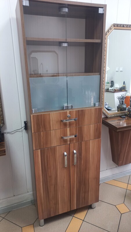 Elbląg Sprzedam 3 konsole feyzjerskie wraz z szafka.
koszt 1000 zł