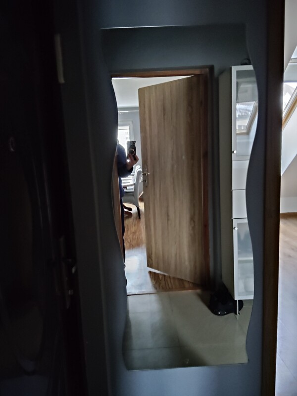 Elbląg Sprzedam meble widoczne na zdjęciach szafy całość 1600 stół i krzesła 350 komoda z szafkami 400 lustro 300