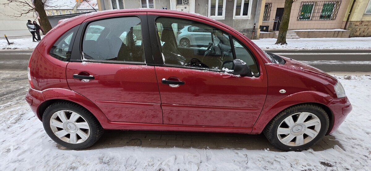 Elbląg Witam 
Mam na sprzedaż auto Citroen C3.
Auto posiada silnik o pojemności 1.6l o mocy 120 km. Posiada również