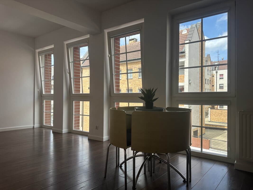 Elbląg Elbląg, Stare Miasto.
Przytulna kawalerka, open space (30 m²)
tylko Wynajem Okazjonalny, min. 10 miesięcy.
