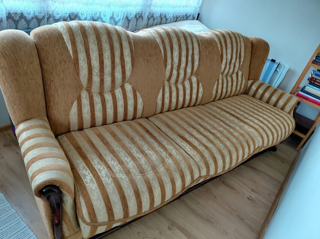 Elbląg Mam do oddania za darmo wersalkę w bardzo dobrym stanie. Odbiór I wyniesienie z I piętra w kwestii odbiorcy.