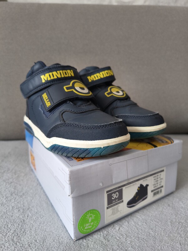 Elbląg Sprzedam używane buty sportowe Cool Club Minionkii w rozmiarze 30,długość wkładki wewnątrz 19 cm. Buty są w