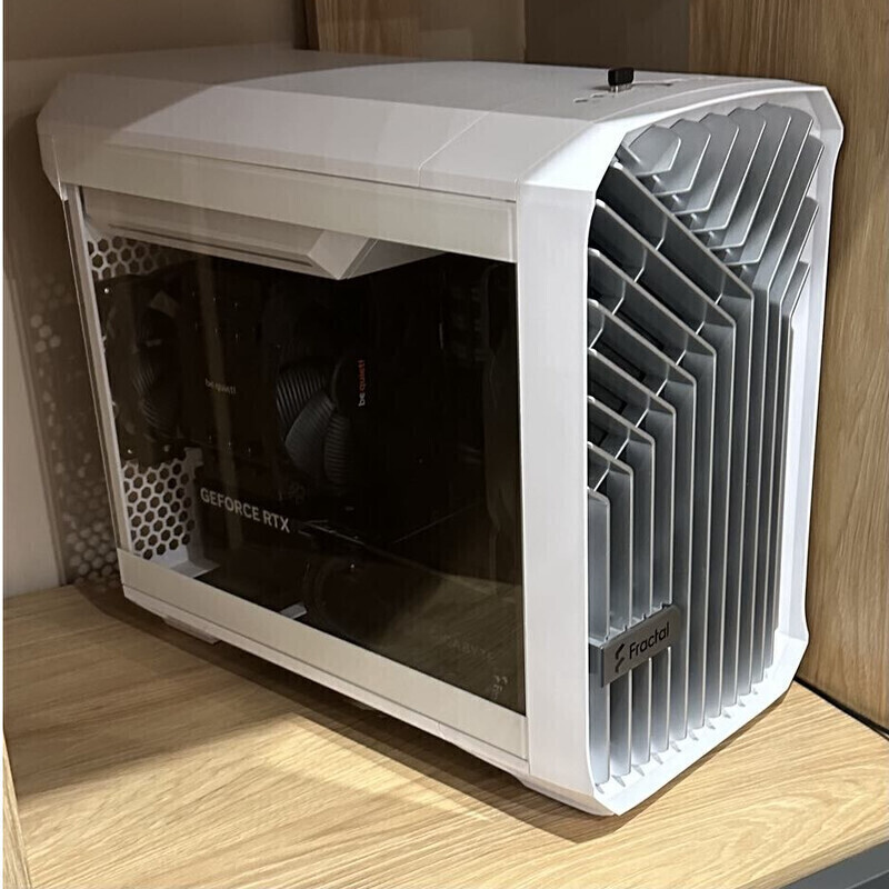 Elbląg Sprzedam obudowę Fractal design Torent nano wersja biała z panelem szklanym tylko plyty itx