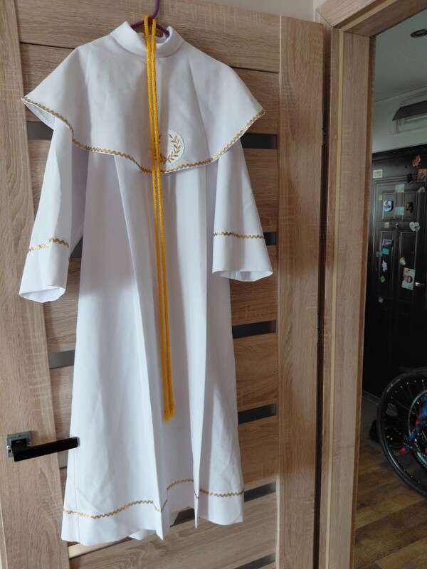 Elbląg Sprzedam Alby do komuni dla Dziewczynki 
2 Alby po 200zł