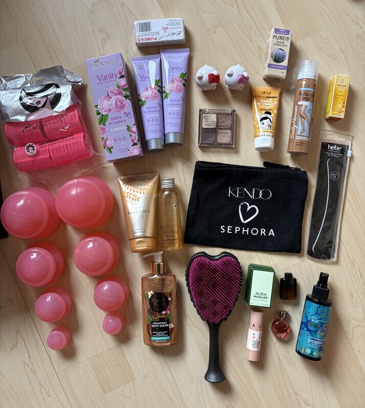 Elbląg Duży zestaw nowych i mało używanych kosmetyków, perfum i akcesoriów. Zapakowane w eleganckie pudełko. Wszystko