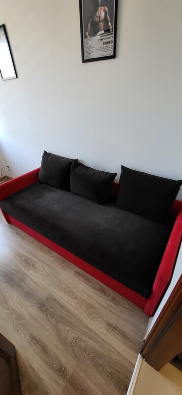 Elbląg Oddam za darmo łóżko-tapczan z pojemnikiem na pościel, wymiary 80x200 w dobrym stanie. 
Zniesienie i transport