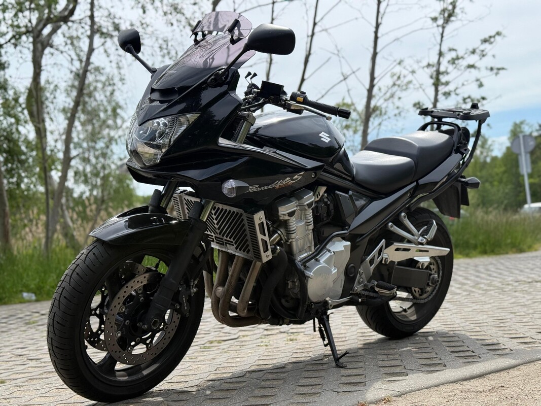 Elbląg Duży serwis dwa sezony temu. 3 właścicielw kraju. kupiony w polskim salonie.
Do motocykla dorzucam kufer i