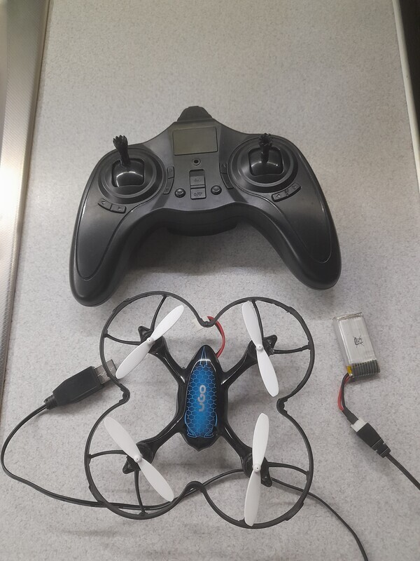 Elbląg Dron z kamerą w zestawie pudelko bateria ladowarka pilot zapasowe śmigła instrukcja. czas lotu do 10min