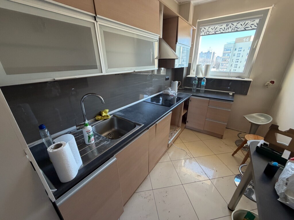 Elbląg Sprzedam Meble kuchenne i meble pokojowe oraz stół jadalniany 
Meble kuchenne 490,pokojowe 250 stół 100.
Przy