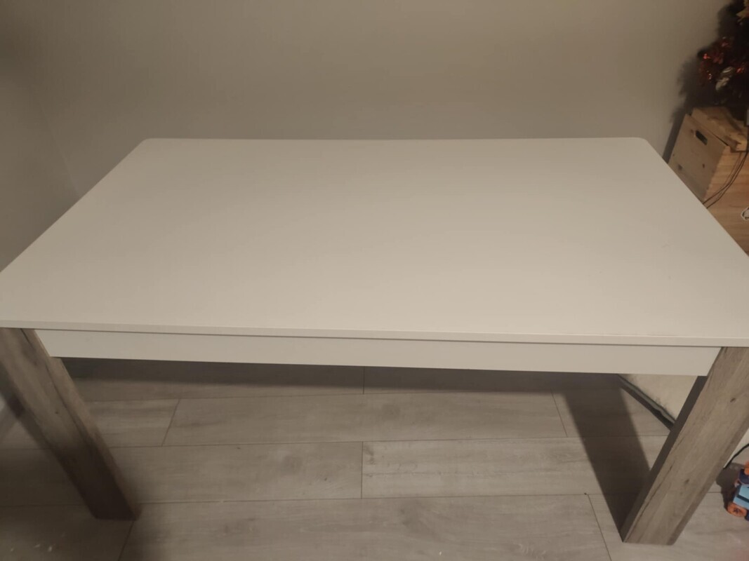 Elbląg Sprzedam stół, stan bardzo dobry. 
Stół częściowo złożony.