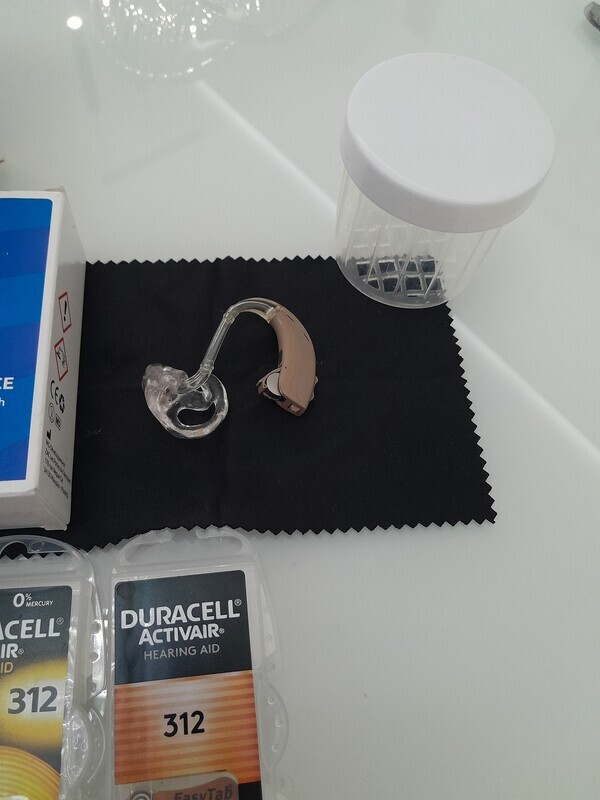 Elbląg Sprzedam aparat słuchowy wersja uniwersalna w bardzo dobrym stanie w pełni sprawny. 
Cena dużo niższa niż w