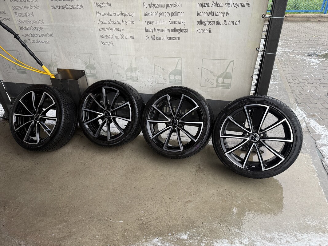 Elbląg Sprzedam Alufelgi z oponami zimowymi 245/40/R19.Rozstaw 5x112.Felgi w dobrym stanie 2 posiadają lekkie ślady