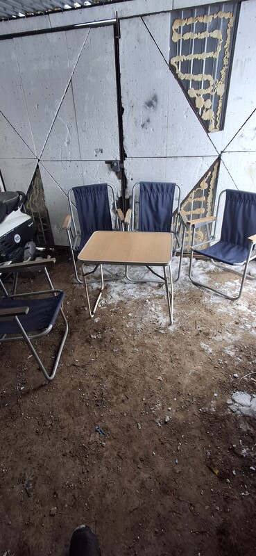 Elbląg Sprzedsm stolik i cztery krzesla PRL