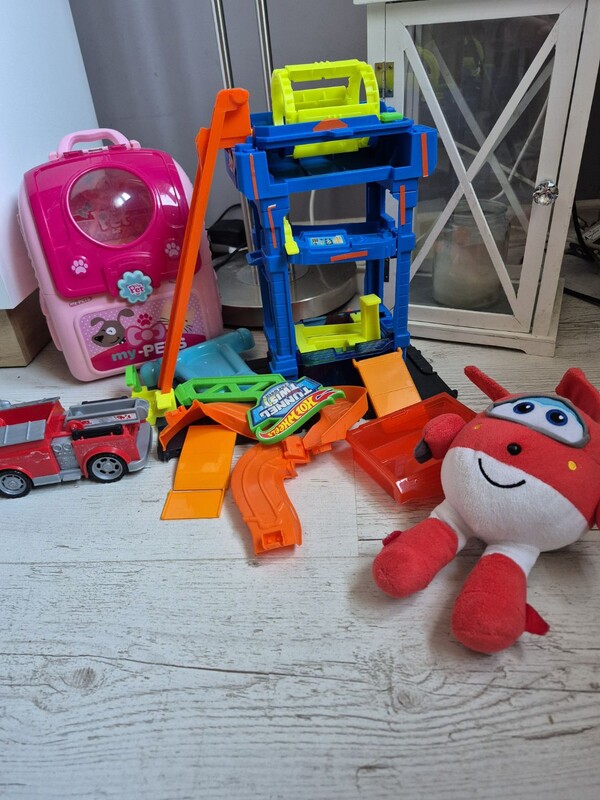 Elbląg Hot Wheels Myjnia odjazdowe zakręty HTN80
Kupiona w tamtym roku w Dealz, ale dziecko nie bawi się tym. A mi