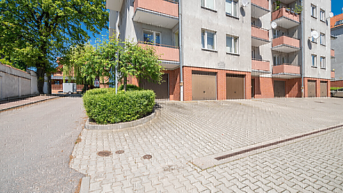 Elbląg * * * ABC NIERUCHOMOŚCI * * *POLECAMY! NA SPRZEDAŻ GARAŻ&nbsp;!!&nbsp;o pow. 18,2 m2doprowadzony prądbrama