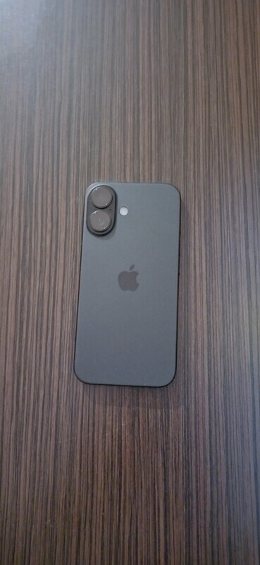 Elbląg Witam na sprzedaż mam iphone 16 256 GB w stanie idealnym stan bateri 92 procent czarny kolor naklejona folia od