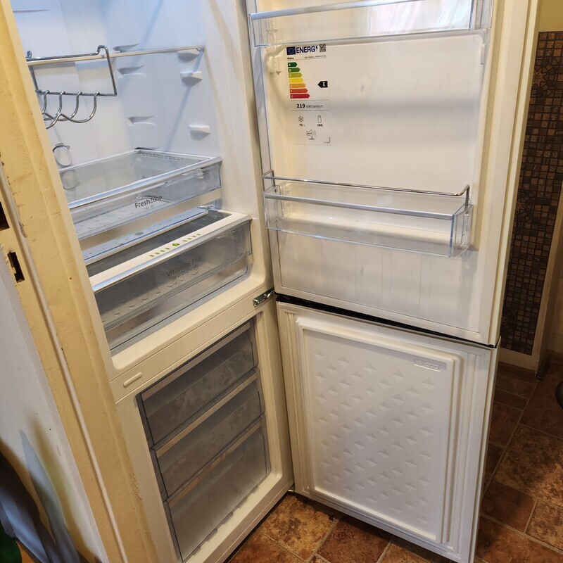 Elbląg Lodówka z zamrażarką Amica FK299.2FTZ(E) No Frost 180cm. Jak nowa, na gwarancji. Używana 8 miesięcy. 1200zl do