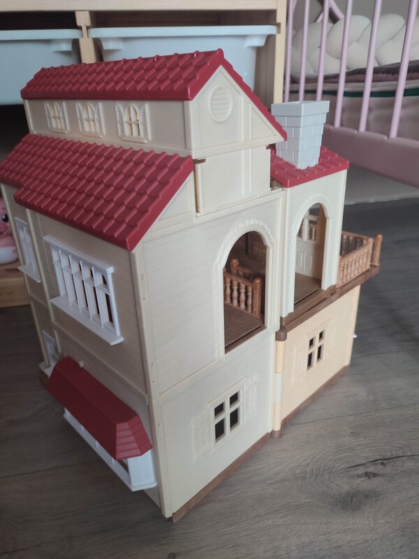 Elbląg Sprzedam domek Sylvanian families w idealnym stanie. Kupiony dwa tygodnie temu. Zmieniłysmy koncepcję z córką i