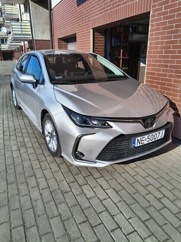 Elbląg Toyota corolla sedan 2021r. Poj. 1490cm benzyna, 125KM, bardzo mały przebieg 72300km, wersja comfort, 6 biegów,