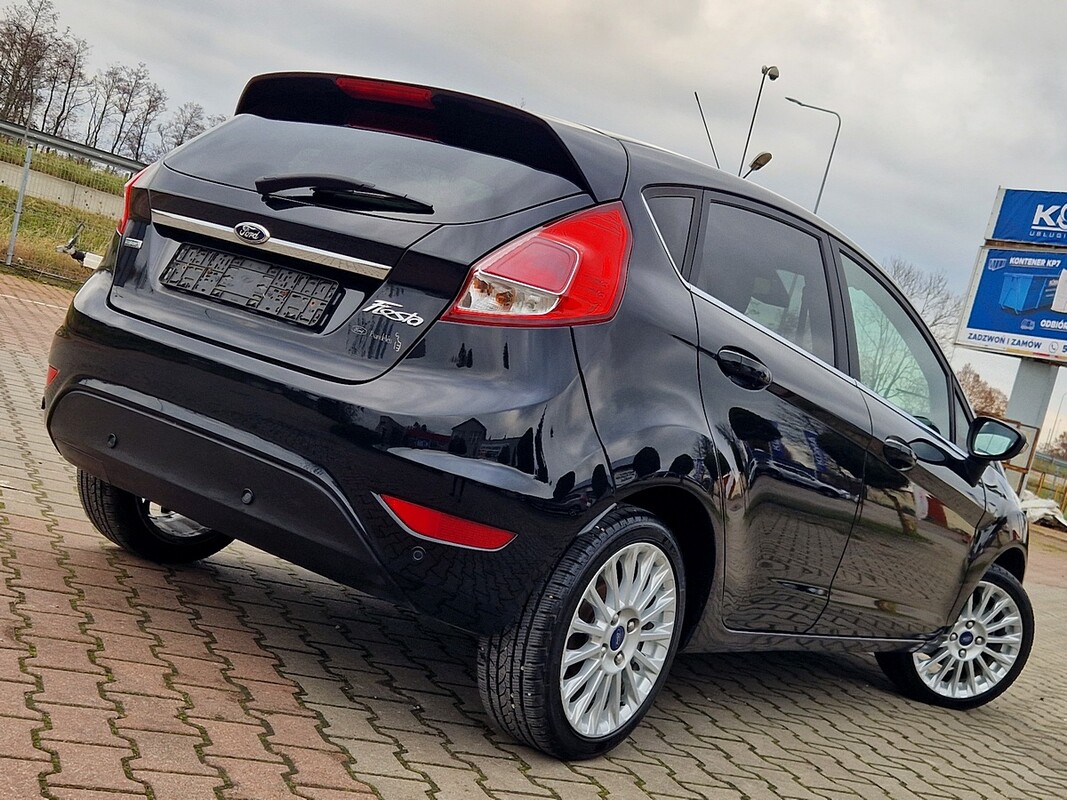 Elbląg Ford Fiesta, benzyna, 2014 rok - pełna opcja wyposażenia. Ładne zadbane auto, wizualnie bardzo ładnie się