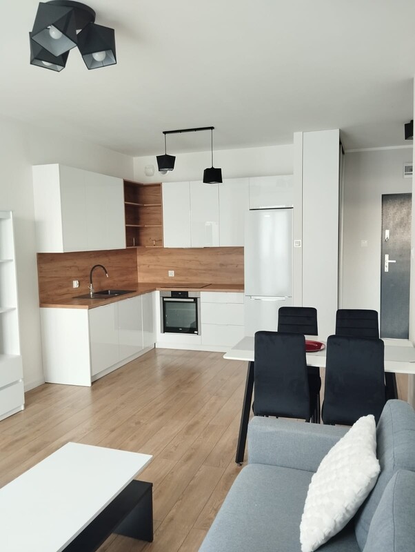 Elbląg &nbsp; 2 pokojowe mieszkanie z balkonem położone na II piętrze czteropiętrowego nowoczesnego budynku z windą.