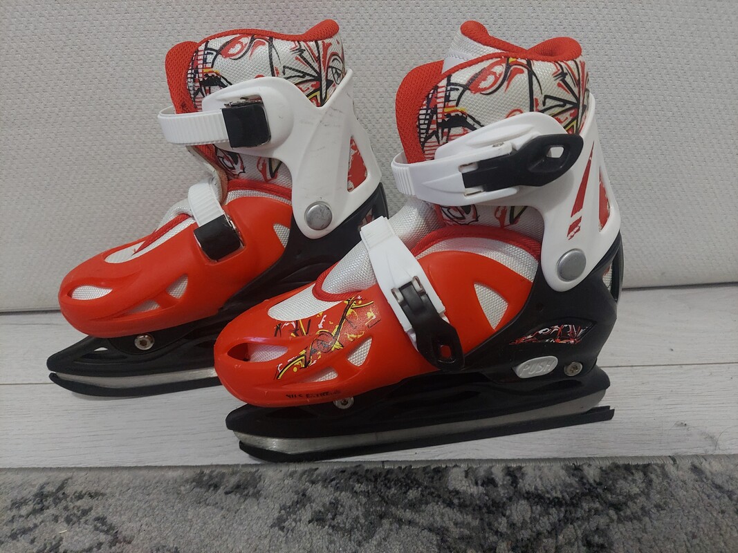 Elbląg Sprzedam łyżwy roz 27-30 cena 60 zł
                 łyżworolki 4in1 roz 31-34 cena  80 zł