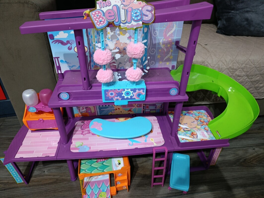 Elbląg Sprzedam duży domek wille the bellies
Stan bardzo dobry jedynie mała wada pokazana na zdjęciu. Kontakt sms