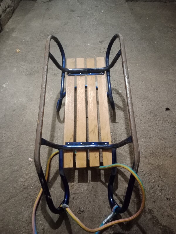 Elbląg Sprzedam sanki z oparciem dla dzieci. Stan widoczny na zdjęciach. Długość całkowita 82 cm, szerokość 21 cm,