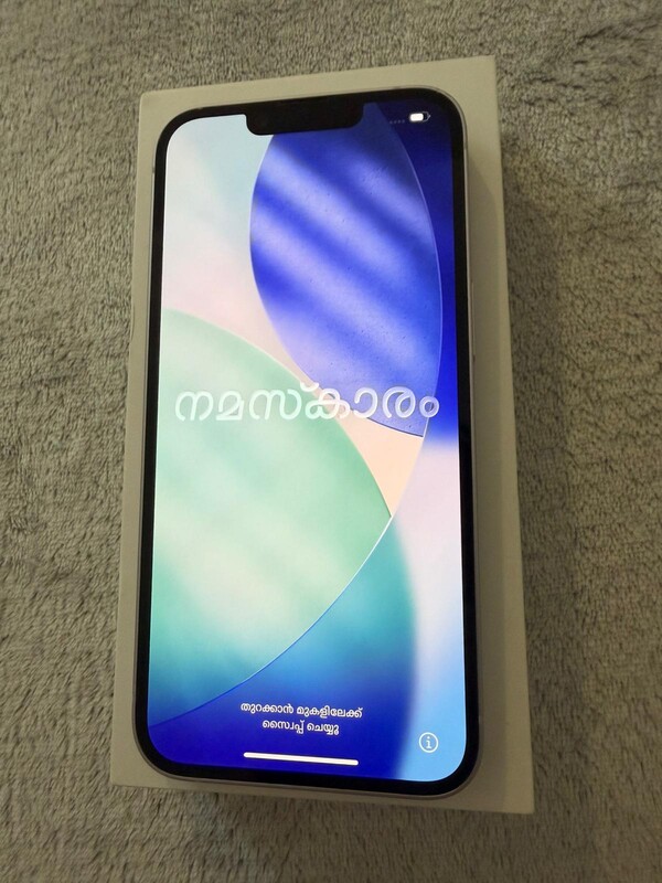 Elbląg Sprzedam iPhone 14,128G w stanie idealnym, jedynie w prawym górnym rogu delikatne zadrapanie (widoczne na