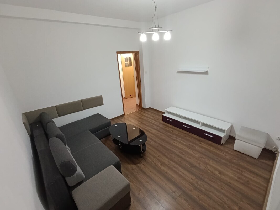 Elbląg Wynajmę 2-pokojowe mieszkanie w spokojnej dzielnicy, na parterze, z osobnym wejściem i parkingiem. Wolne