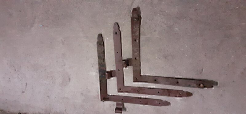 Elbląg Sprzedam stare zawiasy.
3 duże w kształcie litery L- 30 zł.