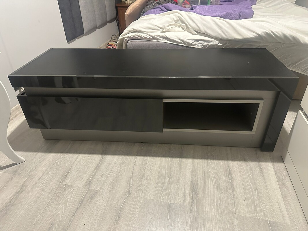 Elbląg Witam
Oddam bardzo ładną szafkę pod telewizor. Za paczkę kawy. Proszę tylko o sms. Szafka oczywiście do