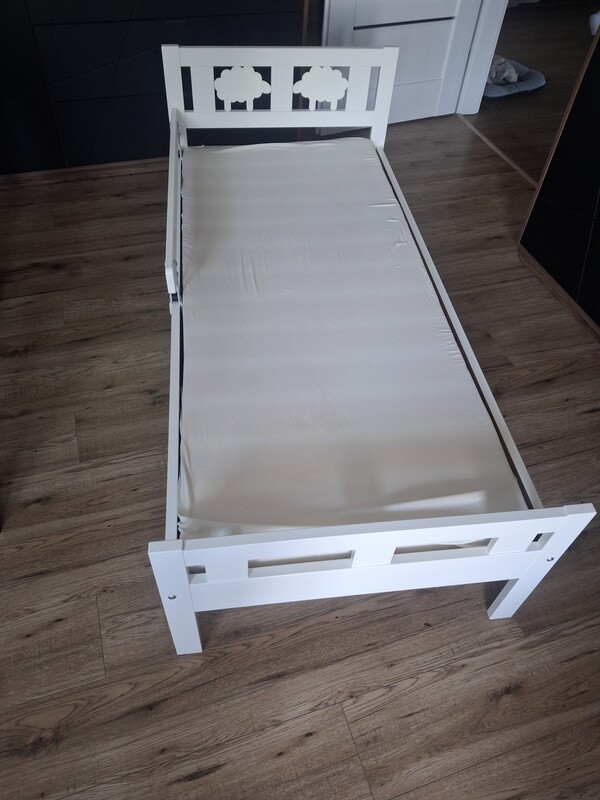 Elbląg Sprzedam łóżeczko dziecięce drewniane z materacem Ikea KRITTER 70x160.Łóżeczko białe w bardzo dobrym stanie