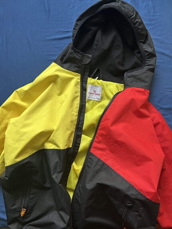 Elbląg Sprzedam kurtki:
Kurtka Lincoln & Sharks - Rozmiar: 164 - cena 20zł
Kurtka Czerwona Coolclub - Rozmiar: 176