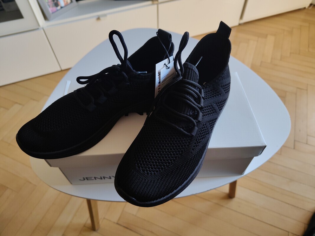 Elbląg Sprzedam nowe buty sneakersy czarne damskie 
Rozmiar 38
W ogóle nieużywane 
Cały komplet z metkami i