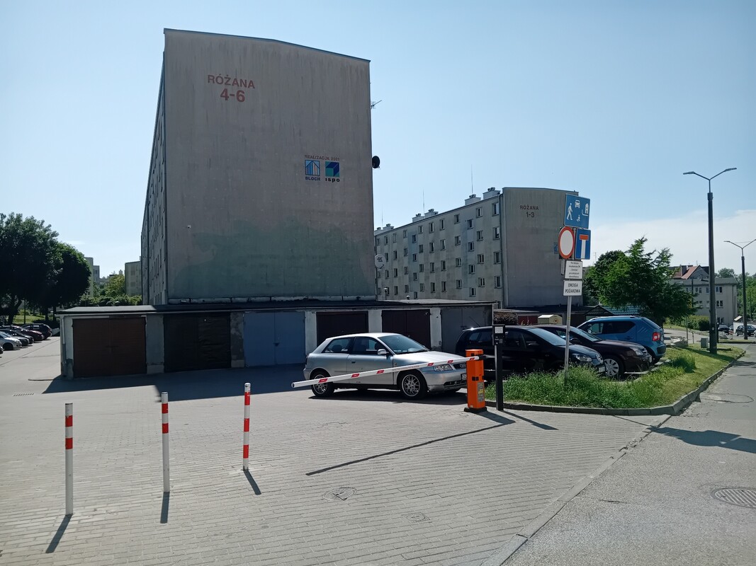 Elbląg Osobny garaż murowany przy ul. Różanej 4 dostępny od 1 października. Wjazd na teren przez szlaban na pilota. Na
